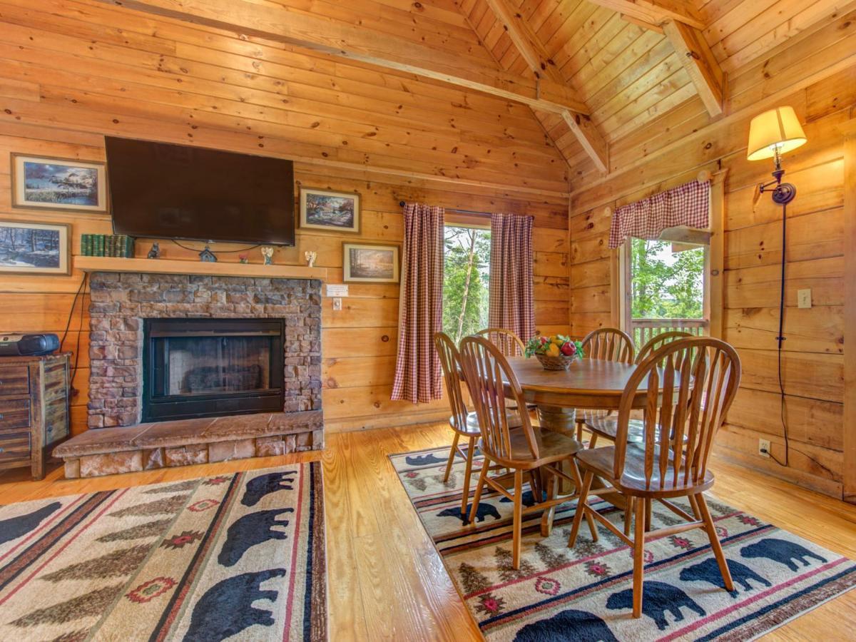 Bear Tracks, 2 Bedrooms, Hot Tub, Fireplace, Wifi, Jetted Tub, Sleeps 6 Gatlinburg Exterior foto