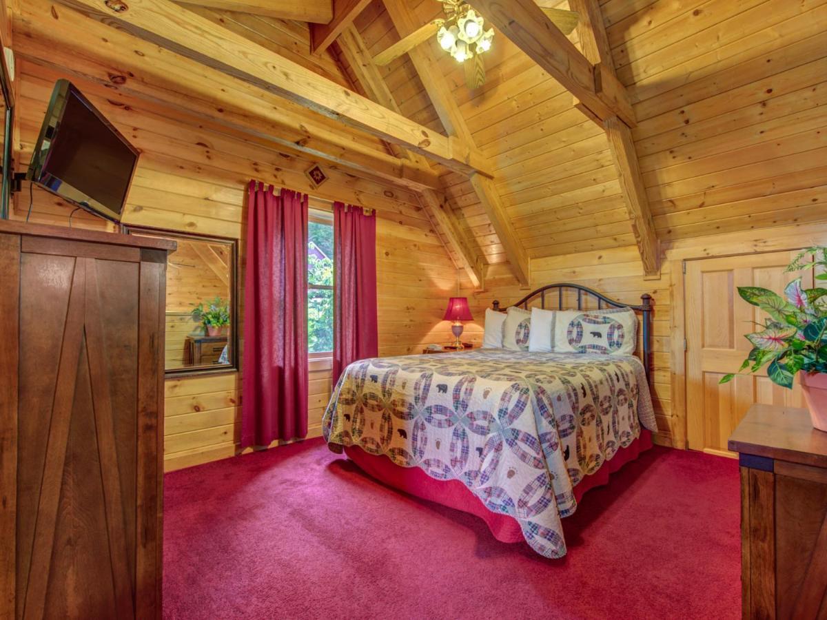 Bear Tracks, 2 Bedrooms, Hot Tub, Fireplace, Wifi, Jetted Tub, Sleeps 6 Gatlinburg Exterior foto