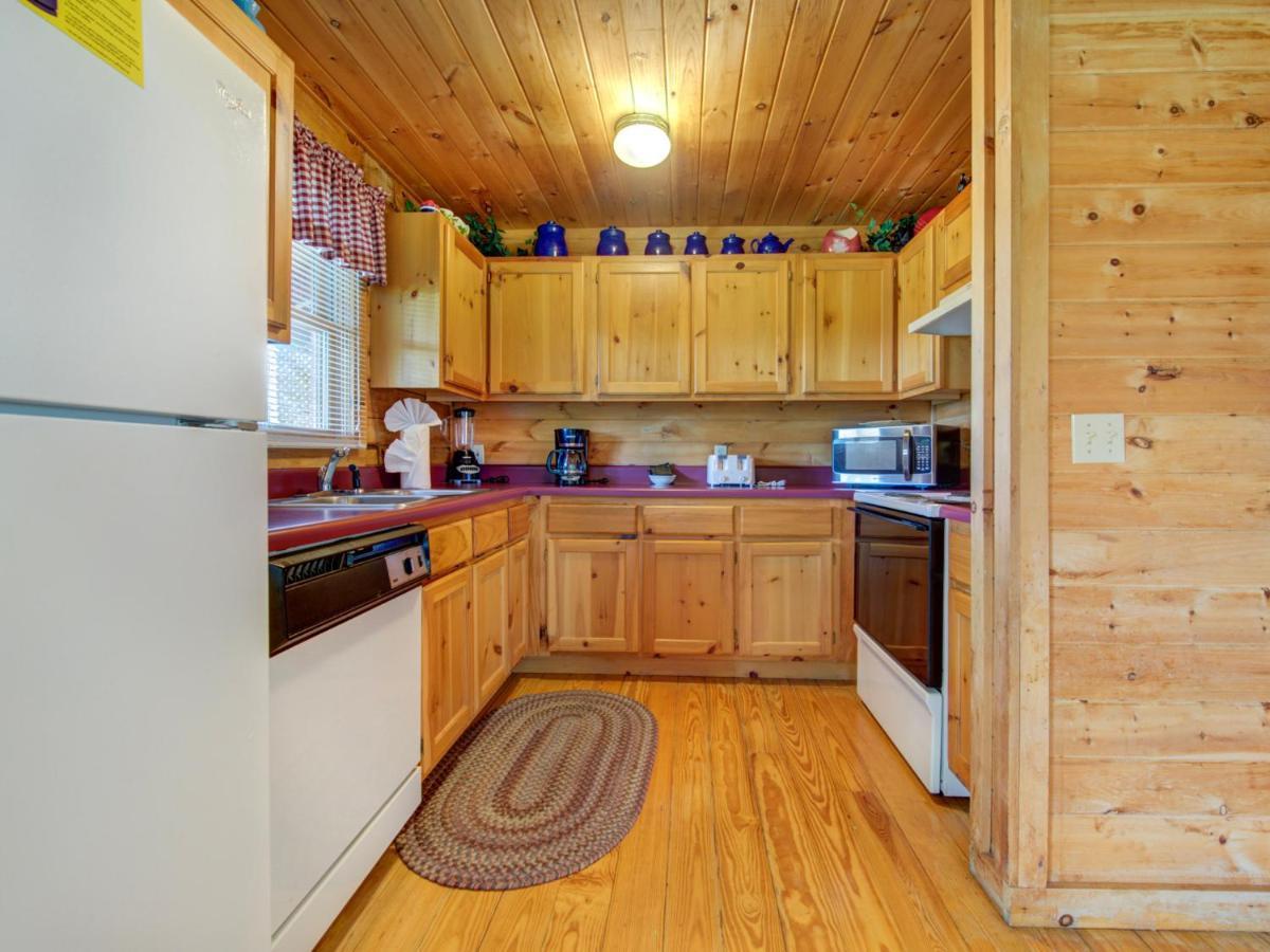 Bear Tracks, 2 Bedrooms, Hot Tub, Fireplace, Wifi, Jetted Tub, Sleeps 6 Gatlinburg Exterior foto