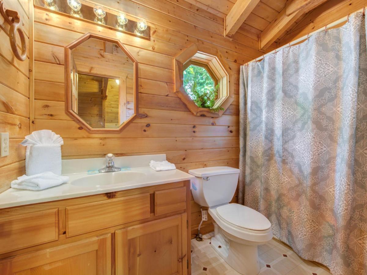 Bear Tracks, 2 Bedrooms, Hot Tub, Fireplace, Wifi, Jetted Tub, Sleeps 6 Gatlinburg Exterior foto