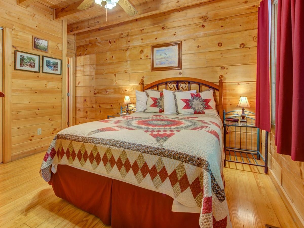 Bear Tracks, 2 Bedrooms, Hot Tub, Fireplace, Wifi, Jetted Tub, Sleeps 6 Gatlinburg Exterior foto