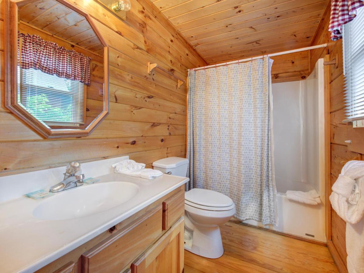 Bear Tracks, 2 Bedrooms, Hot Tub, Fireplace, Wifi, Jetted Tub, Sleeps 6 Gatlinburg Exterior foto