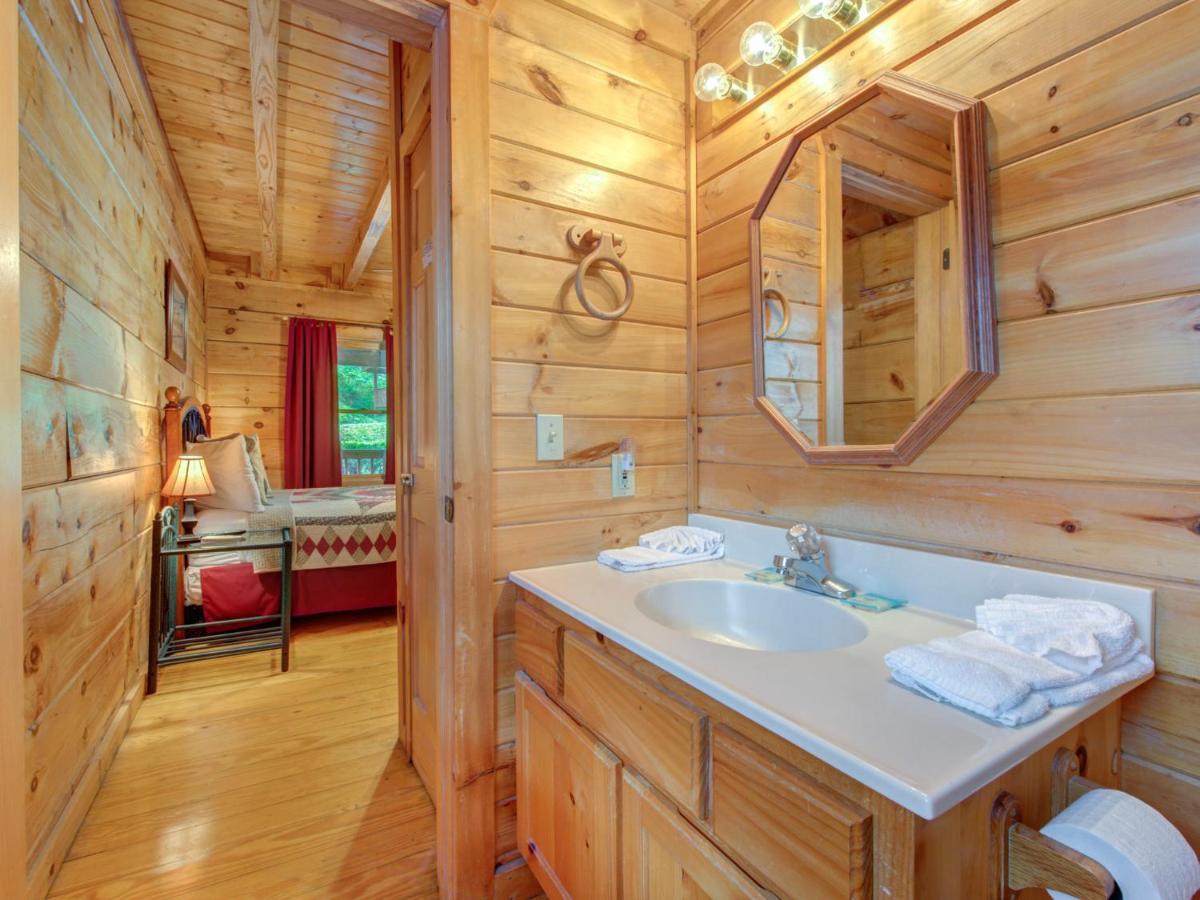 Bear Tracks, 2 Bedrooms, Hot Tub, Fireplace, Wifi, Jetted Tub, Sleeps 6 Gatlinburg Exterior foto