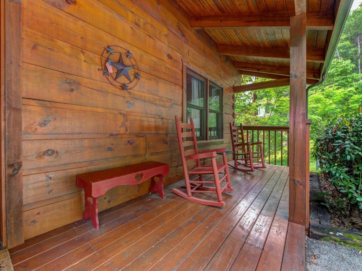 Bear Tracks, 2 Bedrooms, Hot Tub, Fireplace, Wifi, Jetted Tub, Sleeps 6 Gatlinburg Exterior foto
