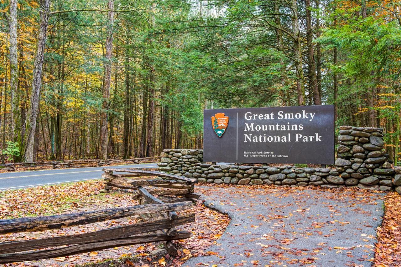 Bear Tracks, 2 Bedrooms, Hot Tub, Fireplace, Wifi, Jetted Tub, Sleeps 6 Gatlinburg Exterior foto